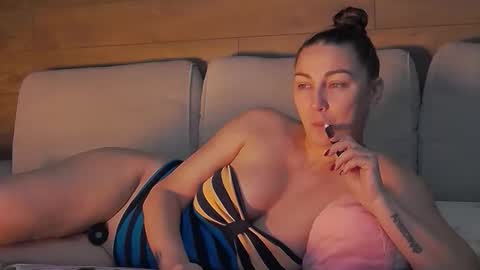 annasplash online show from October 7, 6:32 am