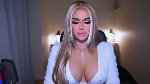 Snapshot of annecalifornia chatting on December 10, 6:01 am Anne Hart online show from December 10, 6:01 am