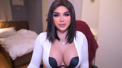 Snapshot of annecalifornia chatting on February 10, 4:41 am Anne Hart online show from February 10, 4:41 am