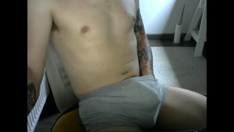 Snapshot of annecylake chatting on July 25, 9:23 pm annecylake online show from July 25, 9:23 pm