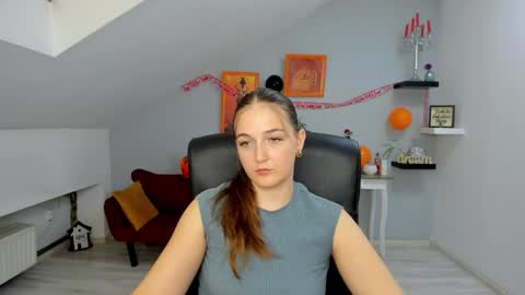 Snapshot of annewilsonn chatting on October 30, 1:23 pm annewilsonn online show from October 30, 1:23 pm