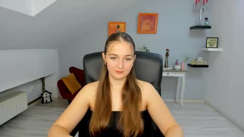 annewilsonn online show from November 5, 12:05 pm