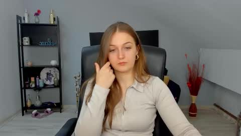 annewilsonn online show from March 5, 5:25 am