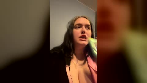 Snapshot of anngray04 chatting on February 8, 7:45 am Anngray online show from February 8, 7:45 am