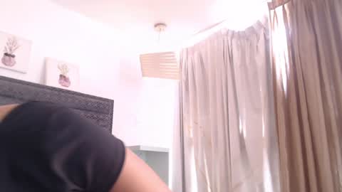 Snapshot of annhouston_ chatting on December 8, 6:50 pm Ann online show from December 8, 6:50 pm
