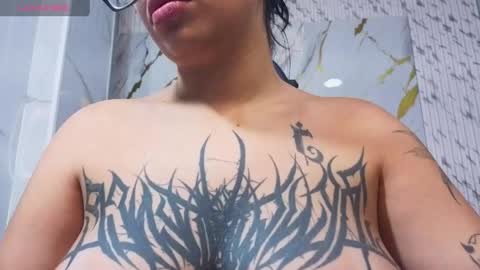 Snapshot of anni_acker_b chatting on April 28, 12:43 pm Anni acker b online show from April 28, 12:43 pm