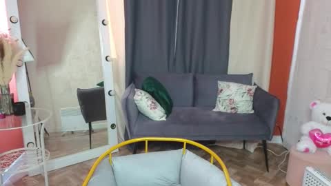 Anni online show from February 9, 9:13 am