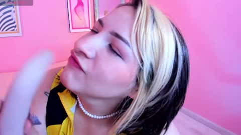 Snapshot of anniaa_cooper chatting on March 27, 1:33 pm PVT 6TK 8AM - 2PM online show from March 27, 1:33 pm