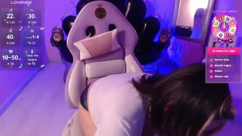 Snapshot of anniaa_cooper chatting on April 1, 1:41 pm PVT 6TK 8AM - 2PM online show from April 1, 1:41 pm