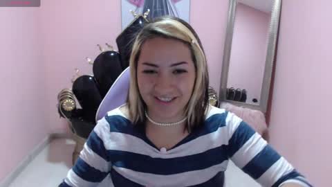 Snapshot of anniaa_cooper chatting on April 4, 12:13 pm PVT 6TK 8AM - 2PM online show from April 4, 12:13 pm