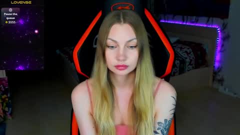 Annie online show from May 3, 9:43 pm