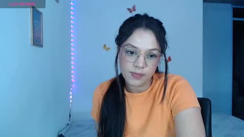 Snapshot of annie_benson chatting on September 25, 8:45 pm annie_benson online show from September 25, 8:45 pm