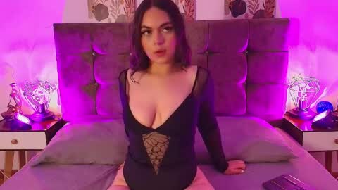 Annie Bonnie   online show from May 15, 11:39 am