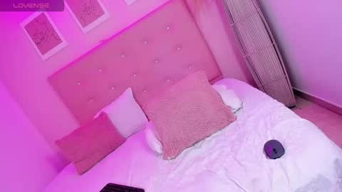 annie_dolce_ online show from February 7, 2:04 am