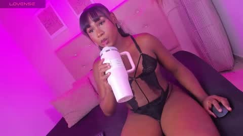 annie_dolce_ online show from March 2, 11:11 pm