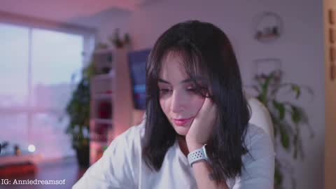 Snapshot of annie_dreams chatting on March 5, 10:32 pm Annie online show from March 5, 10:32 pm