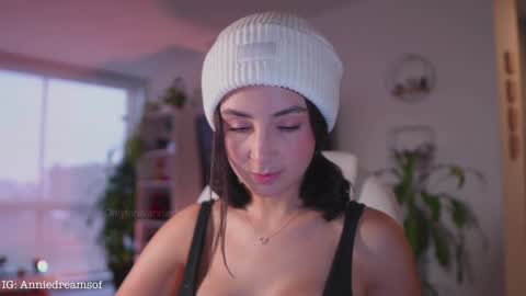 Snapshot of annie_dreams chatting on March 10, 10:34 pm Annie online show from March 10, 10:34 pm