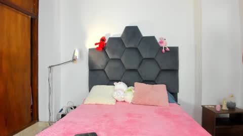 Annie online show from December 3, 9:23 pm