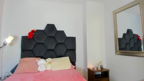 Annie online show from December 19, 9:28 pm