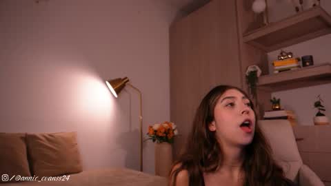 Snapshot of annie_evans24 chatting on March 11, 11:00 pm Annie Evans online show from March 11, 11:00 pm