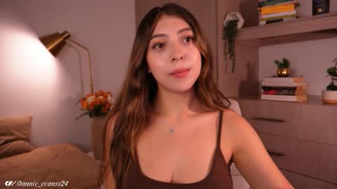 Snapshot of annie_evans24 chatting on March 16, 10:47 pm Annie Evans online show from March 16, 10:47 pm