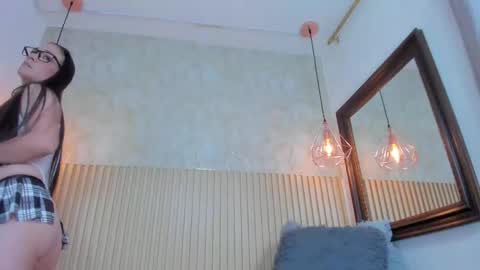 Annie online show from May 11, 11:57 pm