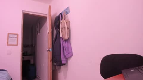 annie_rosse1017 online show from May 19, 9:21 pm