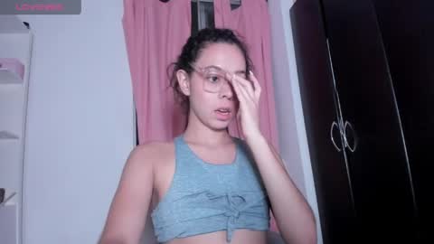 annie_rosse1017 online show from May 22, 3:02 am