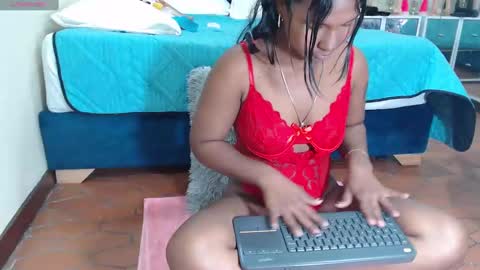 annie_scott_ online show from January 12, 3:14 pm