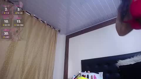 annie_scott_ online show from October 17, 8:33 pm