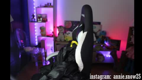 Snapshot of annie_snow_ chatting on December 3, 11:46 pm JEANNE no olvides seguirme dont forget follow me uu online show from December 3, 11:46 pm