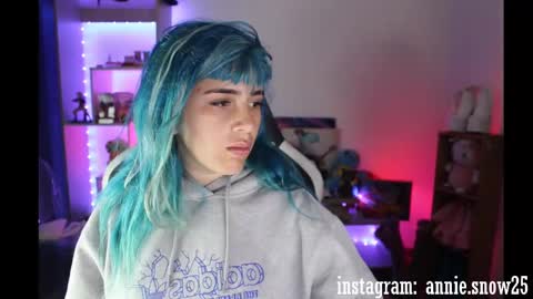 Snapshot of annie_snow_ chatting on December 13, 10:55 pm JEANNE no olvides seguirme dont forget follow me uu online show from December 13, 10:55 pm