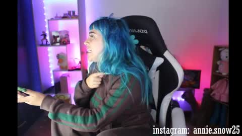 Snapshot of annie_snow_ chatting on December 17, 2:01 am JEANNE no olvides seguirme dont forget follow me uu online show from December 17, 2:01 am