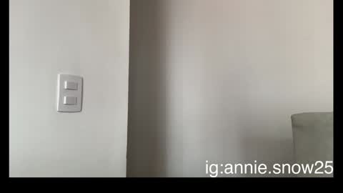 Snapshot of annie_snow_ chatting on February 5, 7:53 pm JEANNE no olvides seguirme dont forget follow me uu online show from February 5, 7:53 pm