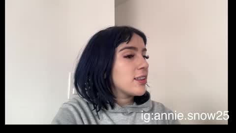 Snapshot of annie_snow_ chatting on February 12, 7:45 pm JEANNE no olvides seguirme dont forget follow me uu online show from February 12, 7:45 pm
