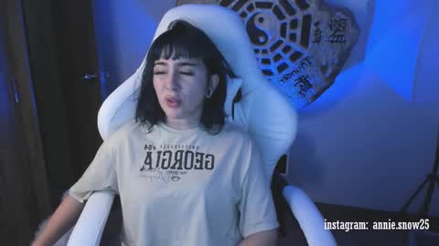 Snapshot of annie_snow_ chatting on February 16, 12:08 am JEANNE no olvides seguirme dont forget follow me uu online show from February 16, 12:08 am