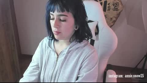 Snapshot of annie_snow_ chatting on February 19, 9:25 pm JEANNE no olvides seguirme dont forget follow me uu online show from February 19, 9:25 pm