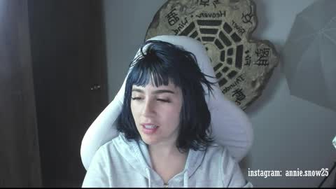 Snapshot of annie_snow_ chatting on February 20, 12:30 am JEANNE no olvides seguirme dont forget follow me uu online show from February 20, 12:30 am
