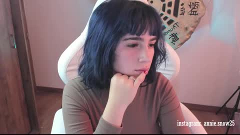 Snapshot of annie_snow_ chatting on February 20, 6:57 pm JEANNE no olvides seguirme dont forget follow me uu online show from February 20, 6:57 pm
