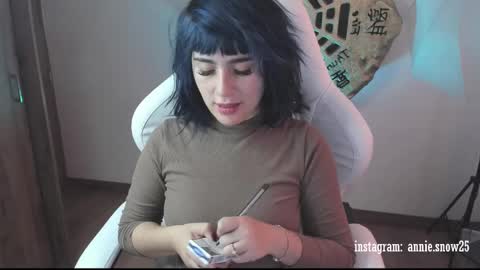 Snapshot of annie_snow_ chatting on February 20, 10:04 pm JEANNE no olvides seguirme dont forget follow me uu online show from February 20, 10:04 pm