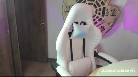 Snapshot of annie_snow_ chatting on February 21, 10:26 pm JEANNE no olvides seguirme dont forget follow me uu online show from February 21, 10:26 pm