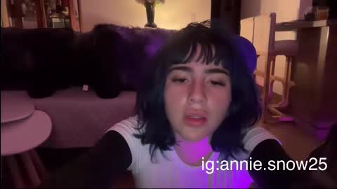 Snapshot of annie_snow_ chatting on February 27, 11:59 pm JEANNE no olvides seguirme dont forget follow me uu online show from February 27, 11:59 pm