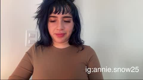 Snapshot of annie_snow_ chatting on February 28, 9:33 pm JEANNE no olvides seguirme dont forget follow me uu online show from February 28, 9:33 pm