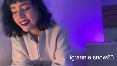 Snapshot of annie_snow_ chatting on March 3, 10:10 pm JEANNE no olvides seguirme dont forget follow me uu online show from March 3, 10:10 pm