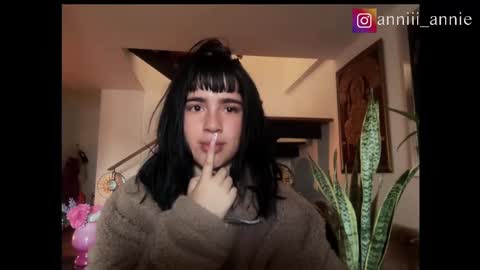 Snapshot of annie_snow_ chatting on September 23, 11:13 am JEANNE no olvides seguirme dont forget follow me uu online show from September 23, 11:13 am