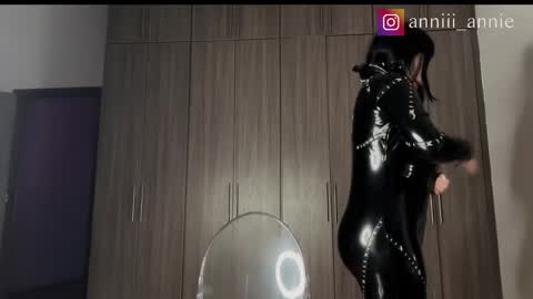 JEANNE no olvides seguirme dont forget follow me  uu online show from January 8, 11:07 pm