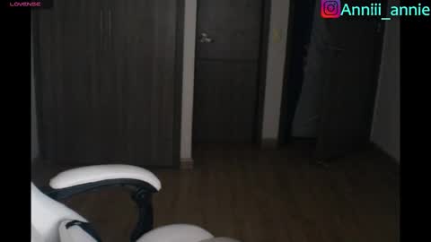 JEANNE no olvides seguirme dont forget follow me  uu online show from March 16, 11:09 pm