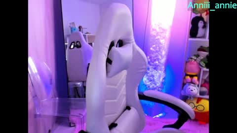 JEANNE no olvides seguirme dont forget follow me  uu online show from May 12, 10:07 pm