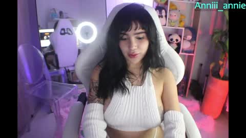 JEANNE no olvides seguirme dont forget follow me  uu online show from May 15, 12:17 am