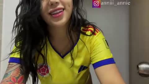 JEANNE no olvides seguirme dont forget follow me  uu online show from July 3, 9:32 pm
